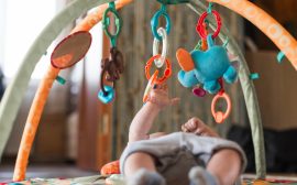 Puériculture & jeux d’éveil : les essentiels à avoir pour les 1ers mois de bébé