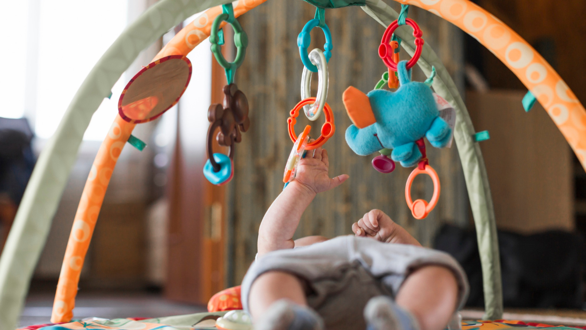 Puériculture & jeux d’éveil : les essentiels à avoir pour les 1ers mois de bébé